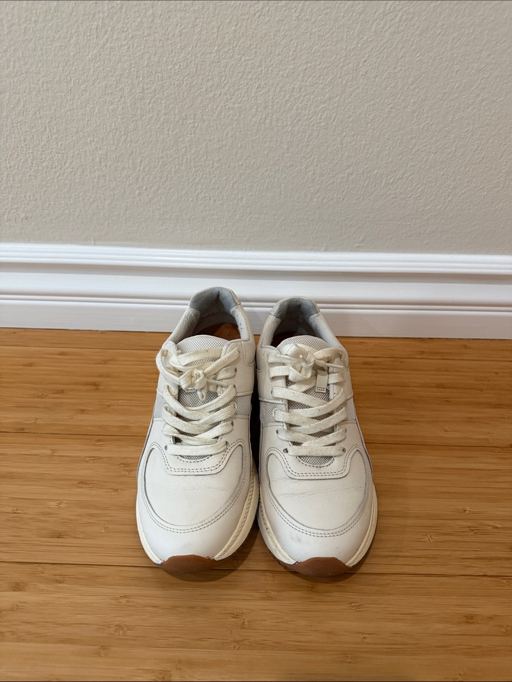 Everlane Cream and Tan Leather Low-Top Sneakers - Picture 1 of 4